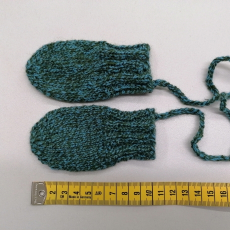 Baby Fäustlinge, Handschuhe 0-3 Monate aus Sockenwolle gestrickt