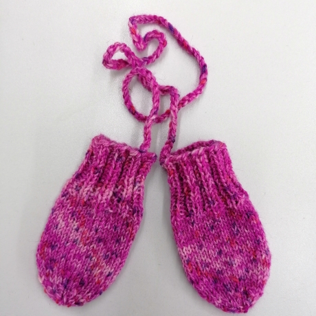 Baby Fäustlinge, Handschuhe 0-3 Monate aus Sockenwolle gestrickt