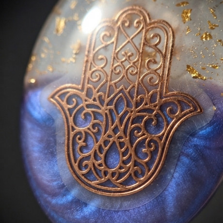 Schutz bei Tag, Leuchten bei Nacht – Hamsa-Amulett, handgefertigt