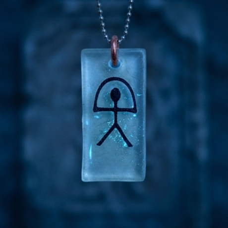 Zuversicht, die im Dunkeln leuchtet – Indalo-Amulett, handmade