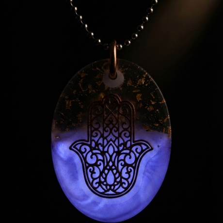 Schutz bei Tag, Leuchten bei Nacht – Hamsa-Amulett, handgefertigt