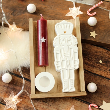 Weihnachten Geschenkset mit Nussknacker, Kerze & Kerzenhalter