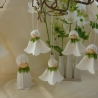 Glockenblumenhänger weiß, Blumenkind aus Wollfilz