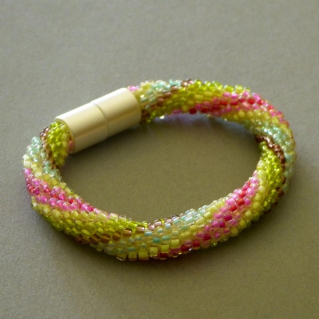 Glasperlenarmband, bunt, Pastelltöne, 19 cm, Häkelarmband