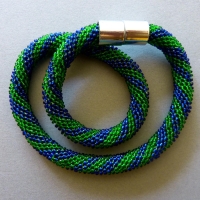 Glasperlenkette gehäkelt, blau grün, 43 cm, Häkelkette