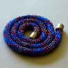 Glasperlenkette gehäkelt, blau violett rot, 55 cm, Häkelkette