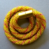 Glasperlenkette gehäkelt, gelb trifft pink, 42 cm, Häkelkette
