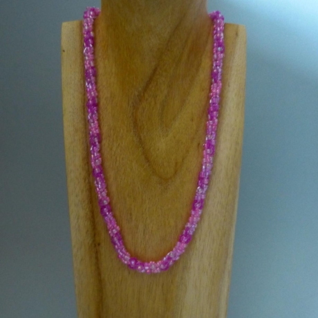 Glasperlenkette gehäkelt, rosa pink, 57 cm, Häkelkette,