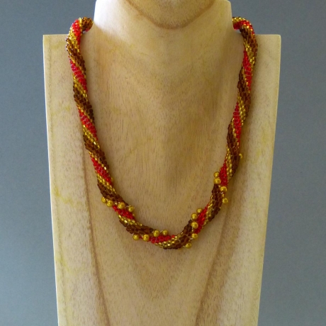 Glasperlenkette gehäkelt, braun rot gold, 43 cm, Halskette