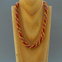 Glasperlenkette, Rottöne mit gold, 47 cm, Häkelkette, Halskette
