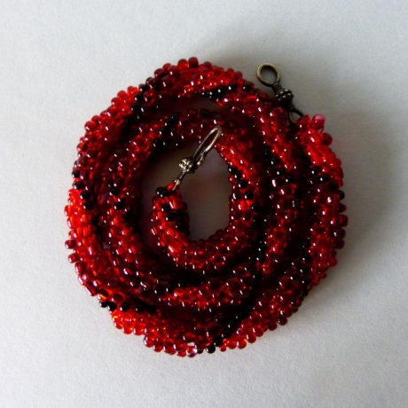 Glasperlenkette gehäkelt, rot schwarz, 54 cm, Häkelkette