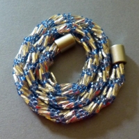 Glasperlenkette gehäkelt, silber und blau, 40 cm, Häkelkette
