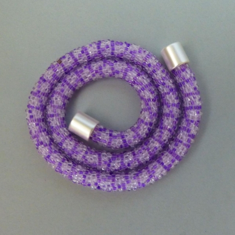Glasperlenkette gehäkelt, transparent violett, 44 cm, Kette