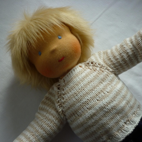 Stoffpuppe nach Art der Waldorfpuppe. Junge, blond