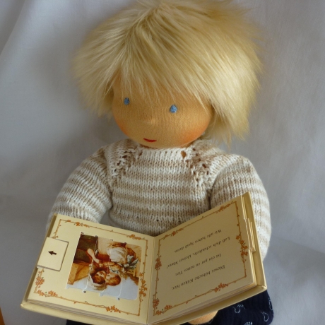 Stoffpuppe nach Art der Waldorfpuppe. Junge, blond
