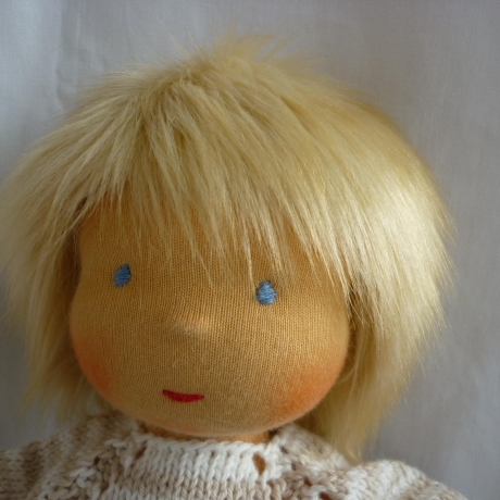 Stoffpuppe nach Art der Waldorfpuppe. Junge, blond