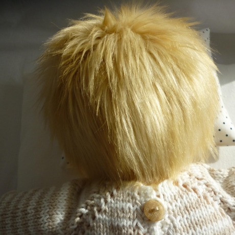 Stoffpuppe nach Art der Waldorfpuppe. Junge, blond