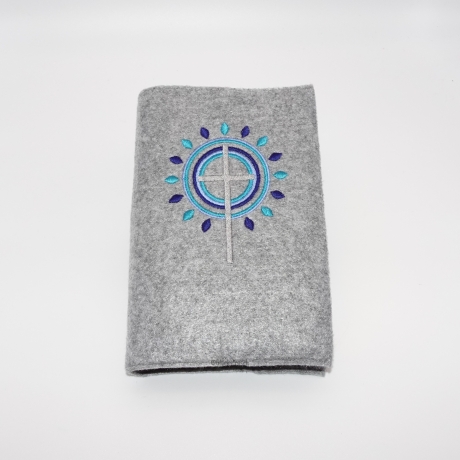 Gotteslobhülle mit grauem Kreuz und blauen Strahlen