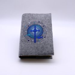 Gotteslobhülle mit blauem Kreuz und Fischen, Kreisen + Punkten