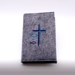 Gotteslobhülle mit blauem Kreuz und Fischen