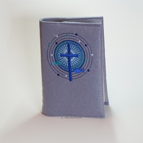 Gotteslobhülle hellgrau, blaues Kreuz, Fische, Kreise + Punkte