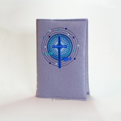 Gotteslobhülle hellgrau, blaues Kreuz, Fische, Kreise + Punkte