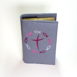 Gotteslobhülle hellgrau, dunkelrotes Kreuz, bunte Fische im Kreis