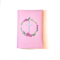 Gotteslobhülle, Filz, rosa mit Blütenkranz und Kreuz