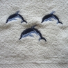Kindergästehandtuch♥beige♥mit 3 blauen Delphinen bestickt♥