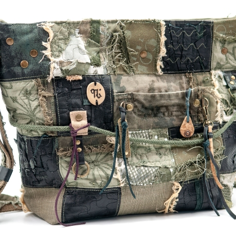 High-End Künstlertasche im Military-Stil - UPCYCLING Handtasche