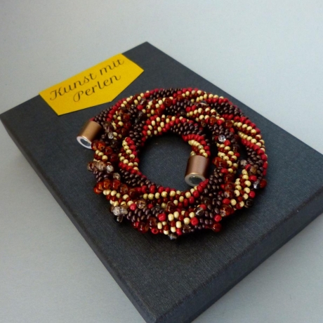 Perlenkette gehäkelt, braun rot koralle beige, 53 cm, Halskette
