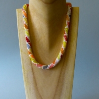 Halskette, Häkelkette Rauten gelb orange rot grau weiß, 44 cm