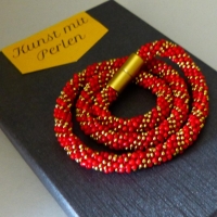 Glasperlenkette gehäkelt, rot gold, 50 cm, Häkelkette