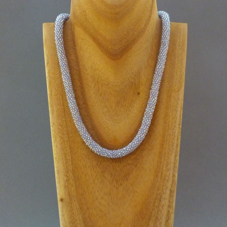 Häkelkette schillerndes Silber, Länge 44 cm, Halskette, Collier