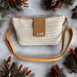 Kleine gehäkelte Umhängetasche - Unikat aus dem Allgäu