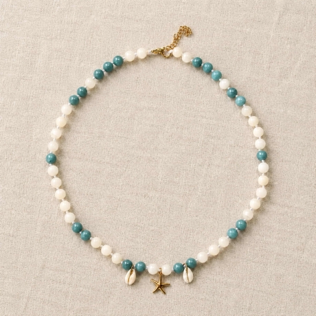 Kauri Muschel Halskette mit Jadeperlen – blau & natur