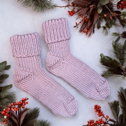 Kuschelige handgestrickte Socken aus Merinowolle aus dem Allgäu