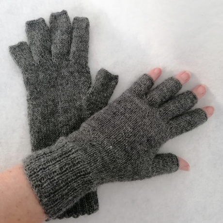 Gestrickte Fingerhandschuhe ohne Kuppen aus Sockenwolle unisex
