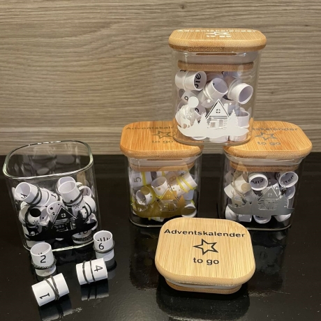 Adventskalender mit Sprüchen Glas Haus mit Hirsch