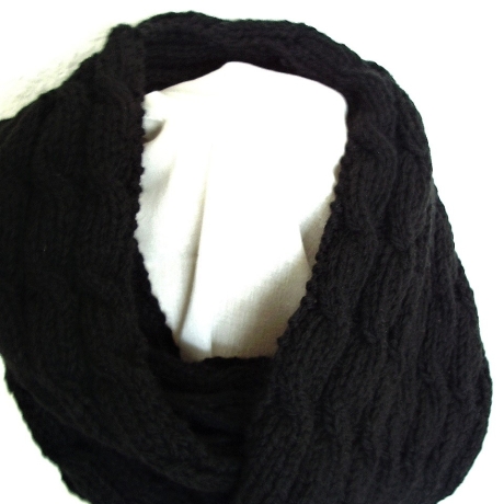 Schlauchschal schwarz 7 Zöpfe handgestrickt von Hobbyhaus