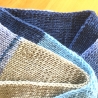 Herrenschal mit Farbverlauf Blautöne handgestrickt von Hobbyhaus