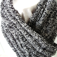 Herrenschal in schwarz-grau mit 3 Zöpfen handgestrickt