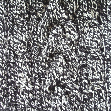 Herrenschal in schwarz-grau mit 3 Zöpfen handgestrickt
