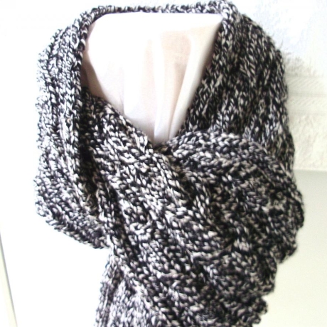 Herrenschal in schwarz-grau mit 3 Zöpfen handgestrickt