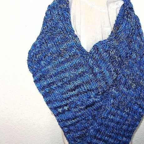 Herrenschal 7 Zöpfe Blautöne handgestrickt von Hobbyhaus