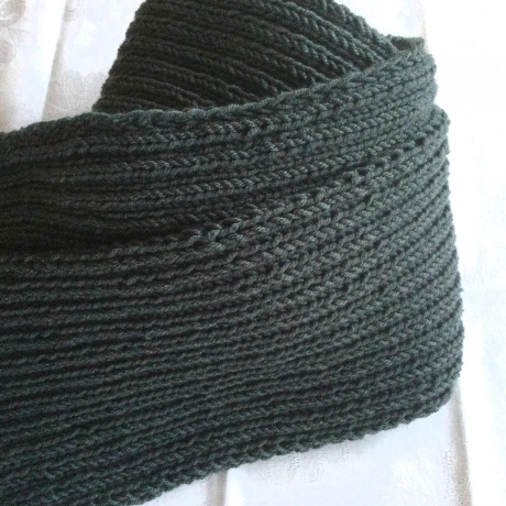 Herrenschal Strickschal in grau handgestrickt von Hobbyhaus
