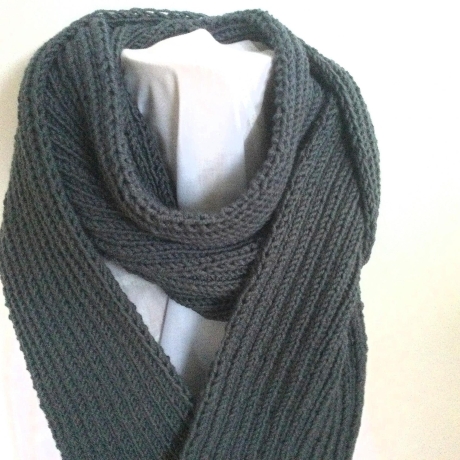 Herrenschal Strickschal in grau handgestrickt von Hobbyhaus