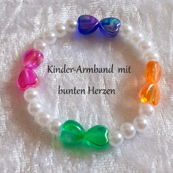 Kinder-Armband Schmuck elastisch Perlen gefädelt Bunte Herzen