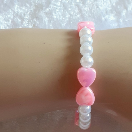 Kinder-Armband Schmuck elastisch Perlen gefädelt Rosa Herzen