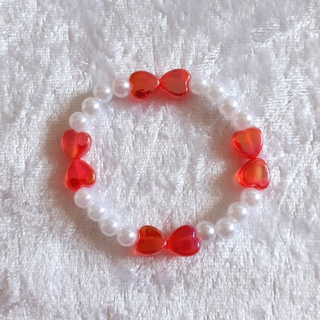 Kinder-Armband Schmuck elastisch Perlen gefädelt Rote Herzen